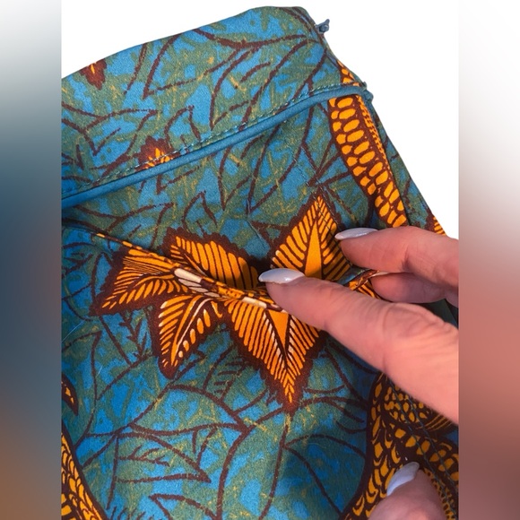 Beautiful shorts by Anthropologie - Picture 4 of 5